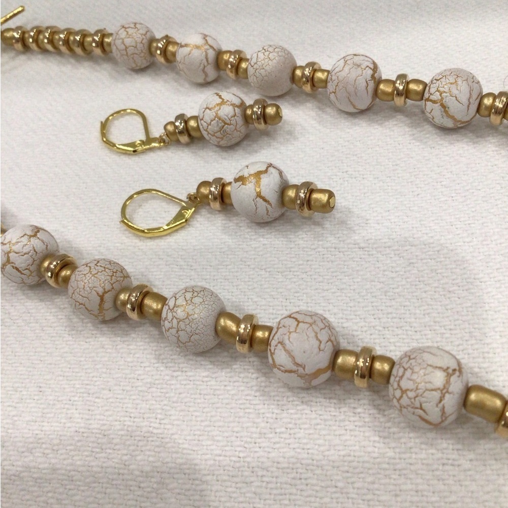 Chic Gold and Cream Beaded Necklace and Earring Set - Picture 10 of 12